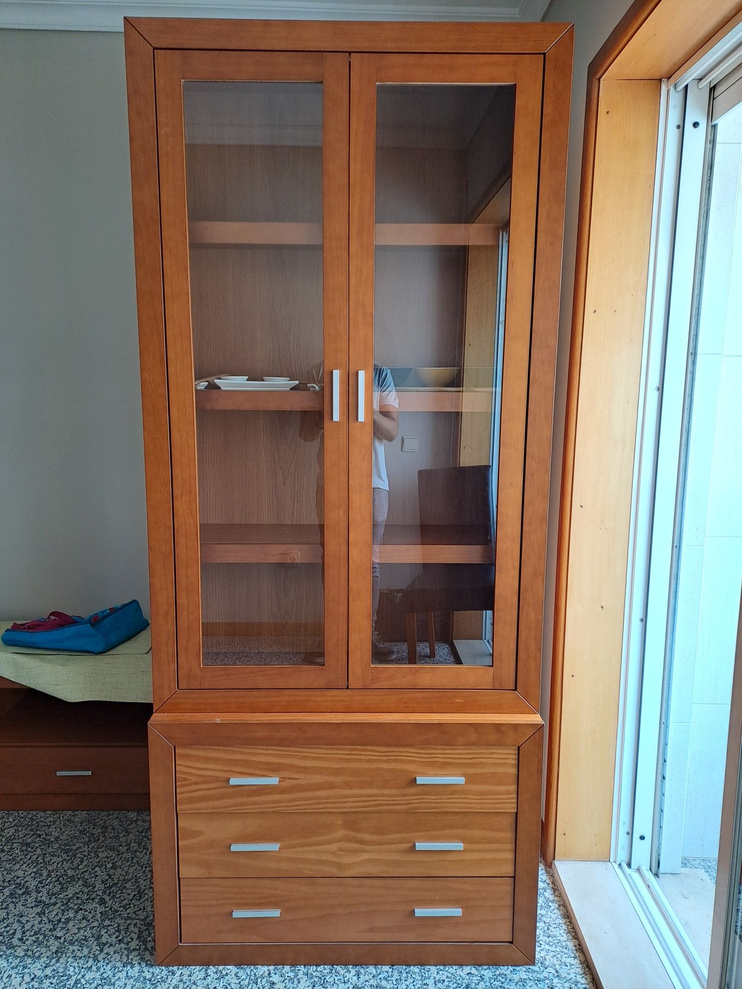 Móvel de sala em madeira cerejeira