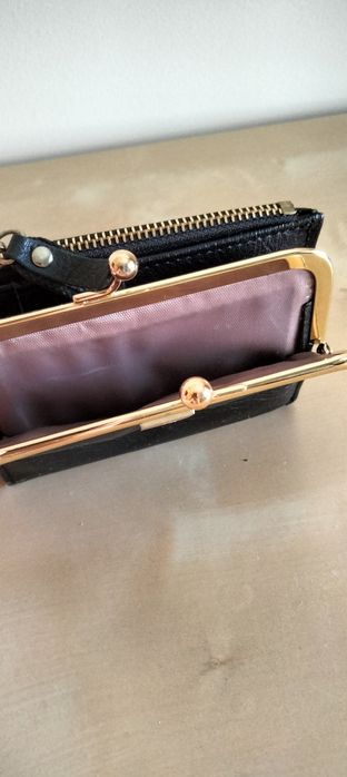 Duas carteiras em bom estado e baratas