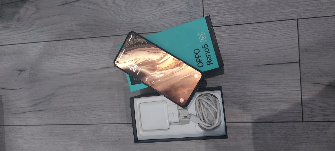 Telefon OPPO Reno5