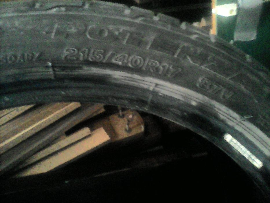 3 pneus 215/40 R17 usados