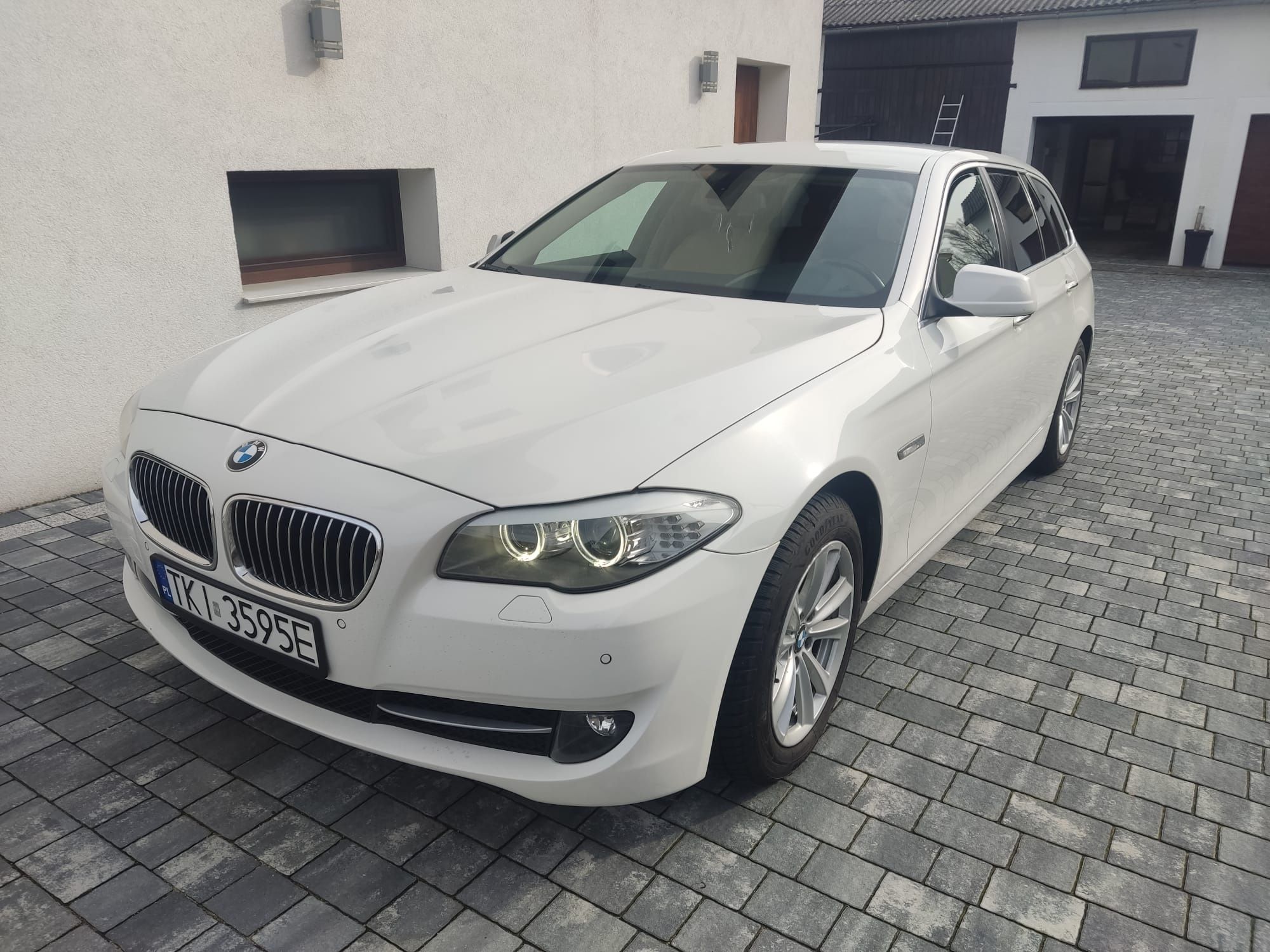 BMW F11 520d 184km mały przebieg