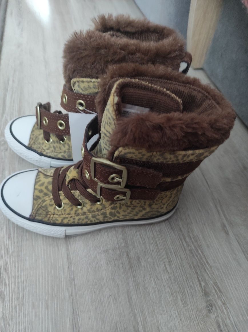 Nowe zimowe dziecięce buty Converse