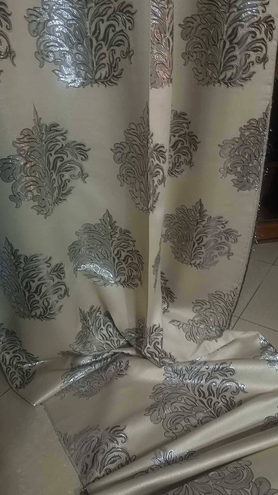 zasłony z metra ORNAMENT SREBRNY w BEŻU, szer 140 cm GLAMOUR