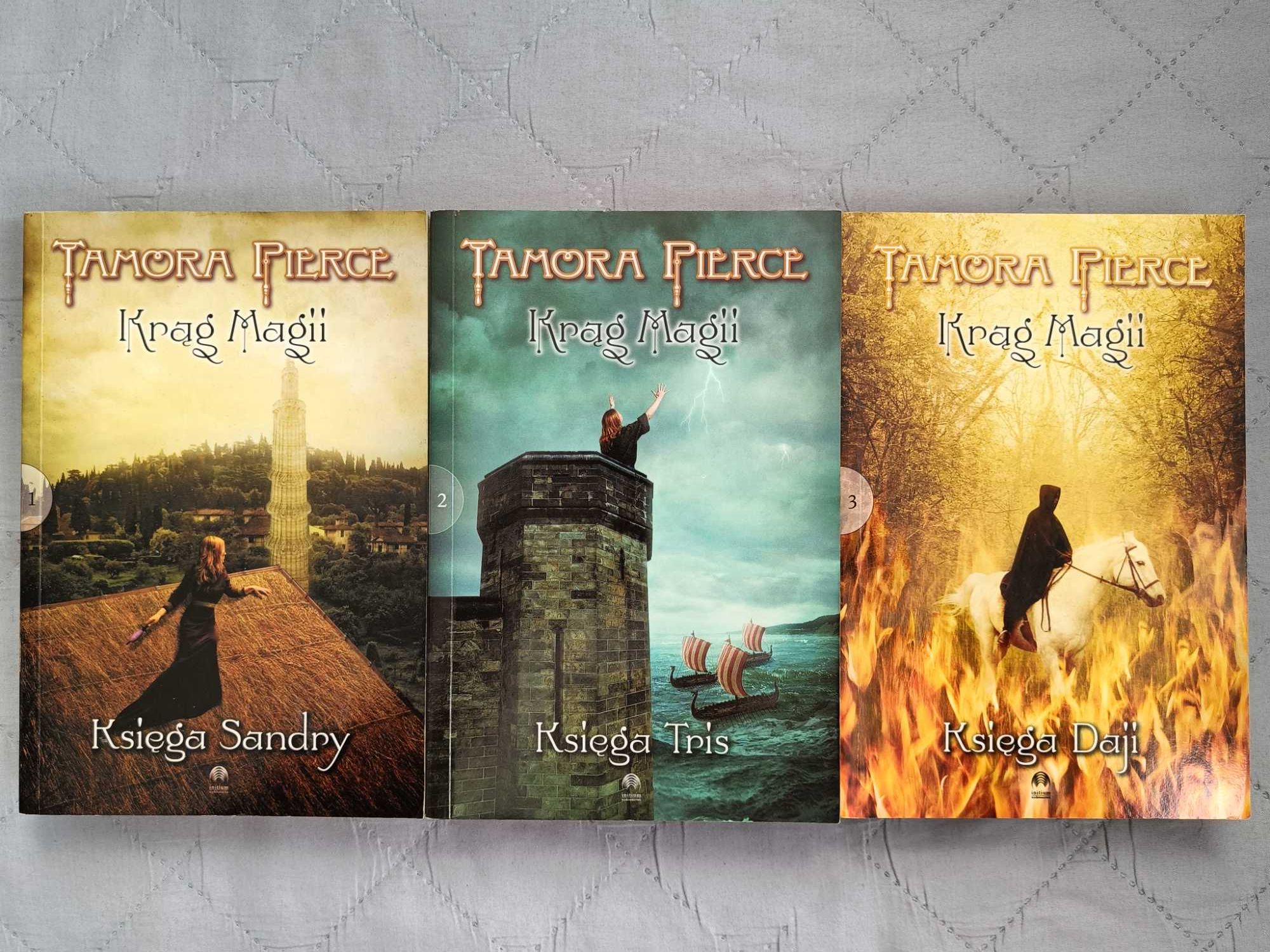 Tamora Pierce, Krąg Magii: 1. Księga Sandry, 2. Tris, 3. Daji