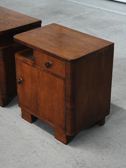 Mesas de cabeceira art deco em Carvalho maciço