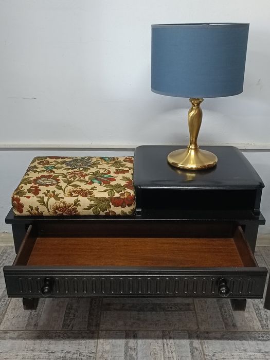 Столик телефонний з кріслом