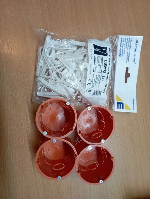 Puszki elektryczne głębokie + uchwyt szybkiego montażu