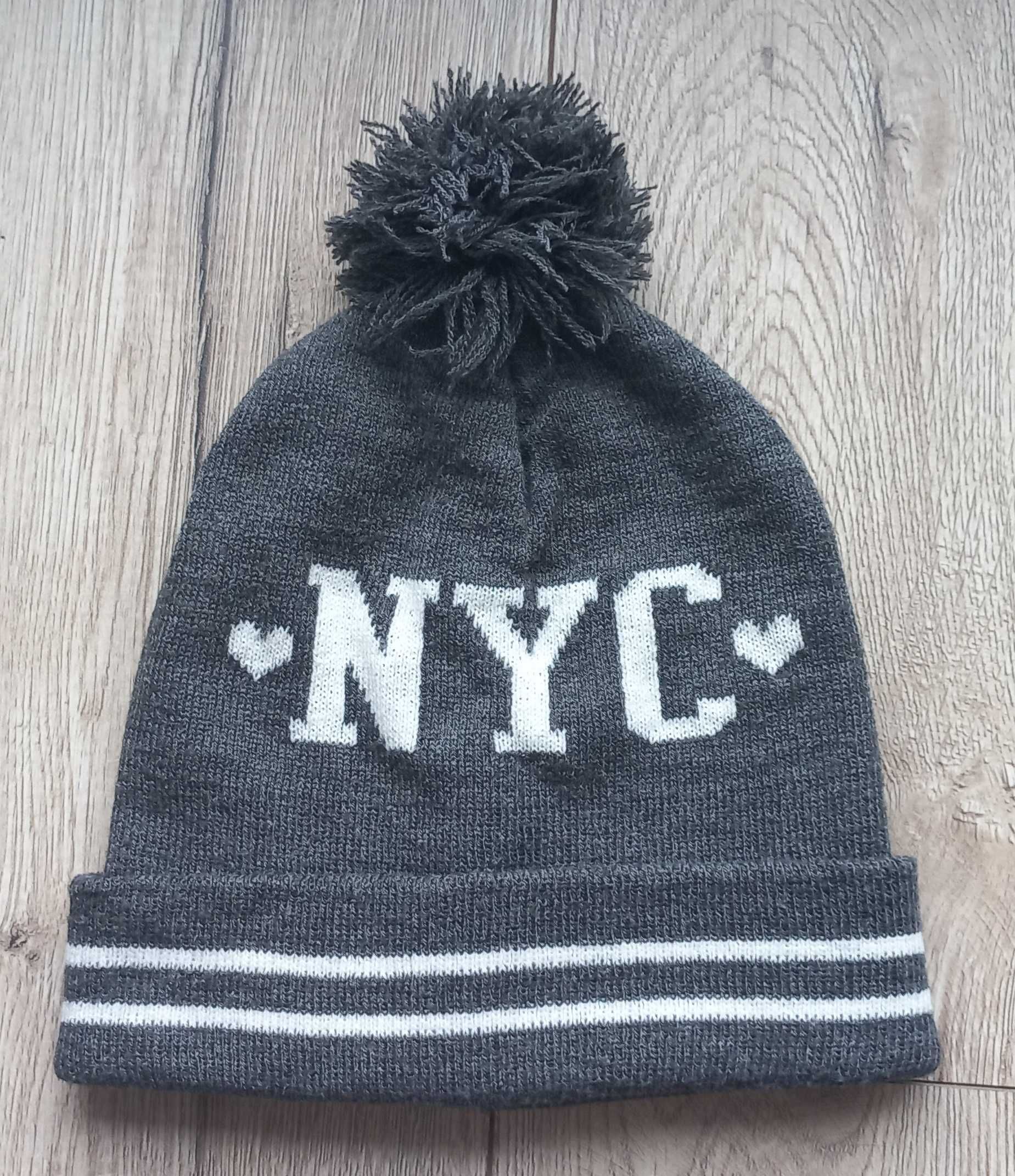 Szara czapka zimowa z pomponem NYC Terranova