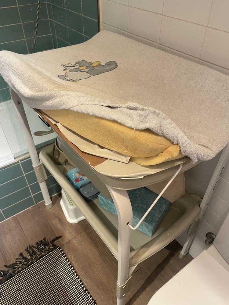 Fraldario com banheira incluida para bebe da FLIP