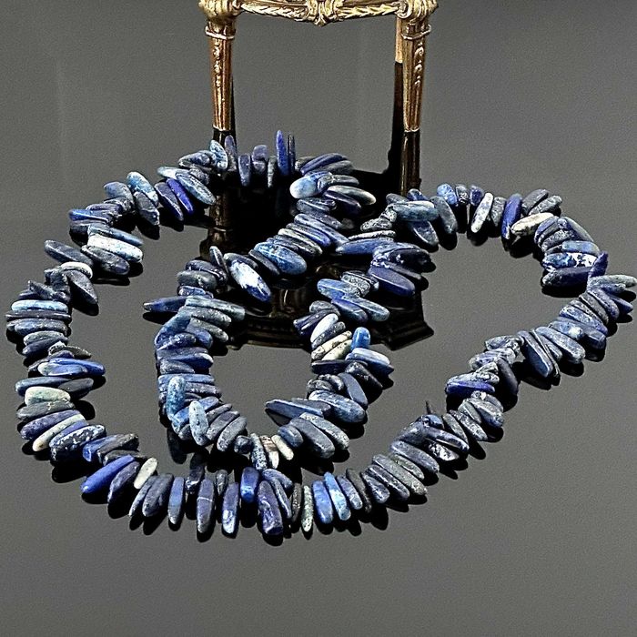 Duże korale z naturalnym Lapis Lazuli, wykonane ok 1960r. w Londynie