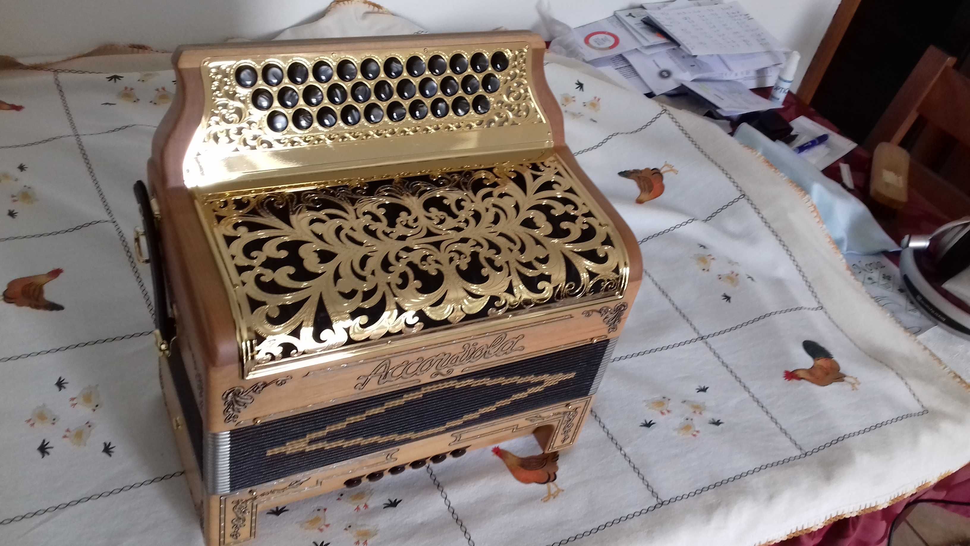 Concertina Accordiola em estado de novo