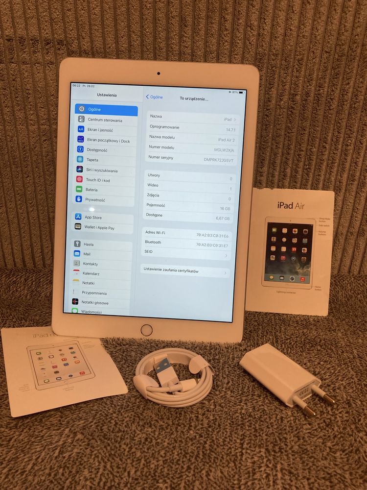 Tablet apple ipad air 2 - dobry stan , ladowarka w komplecie