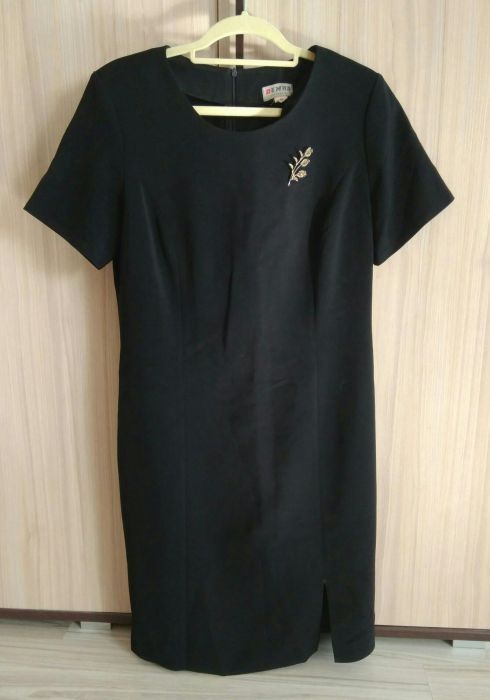 Czarna sukienka 42 + broszka