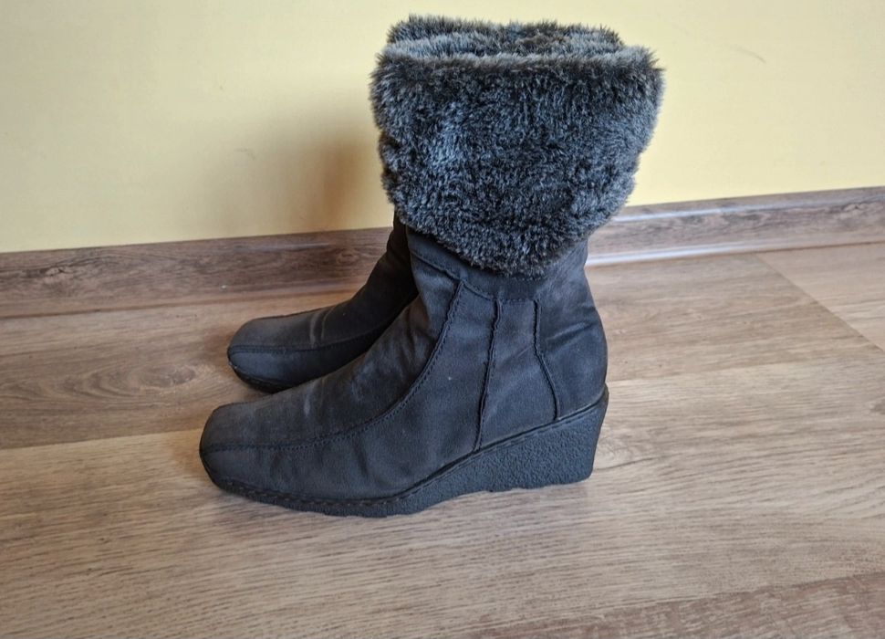 Brązowe czekoladowe botki na koturnie z futerkiem 38