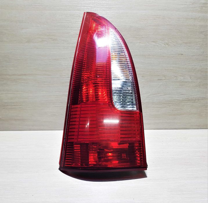 Ліхтар задній (стоп) лівий Mazda Premacy 1999-2005p. невеликий скол