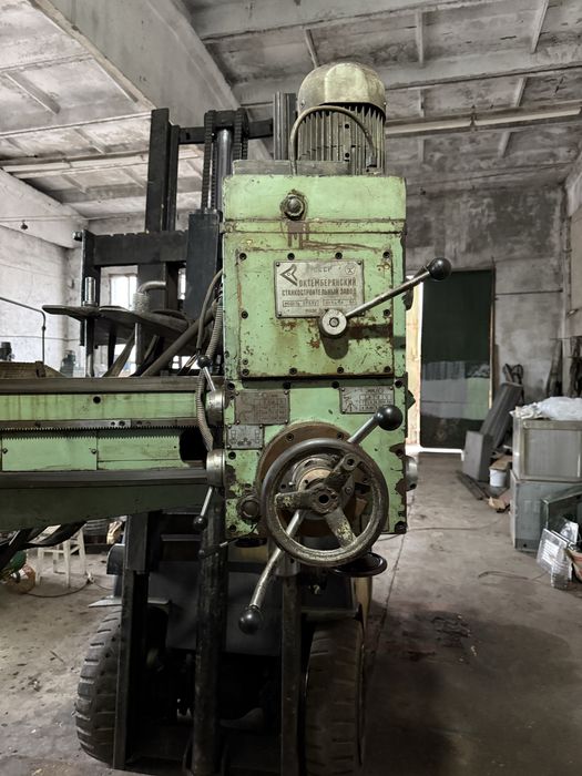 Радиально сверлильный 2л53у