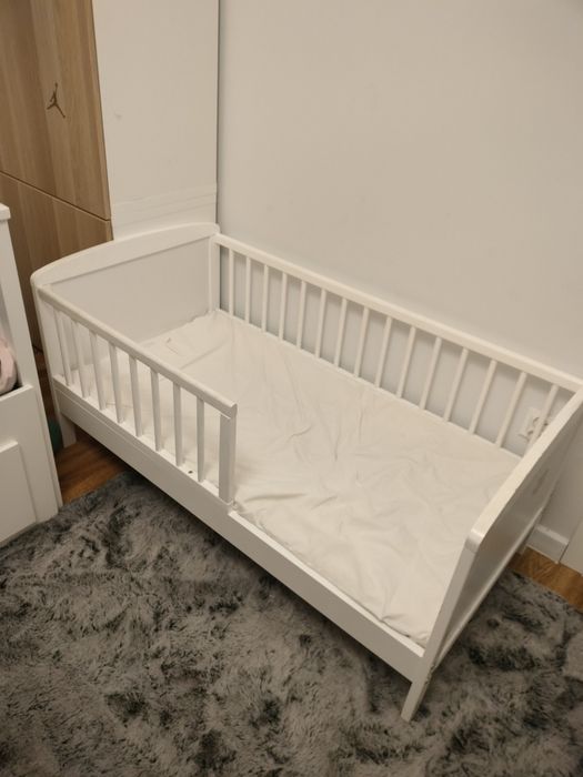 Łóżko dziecięce z materacem