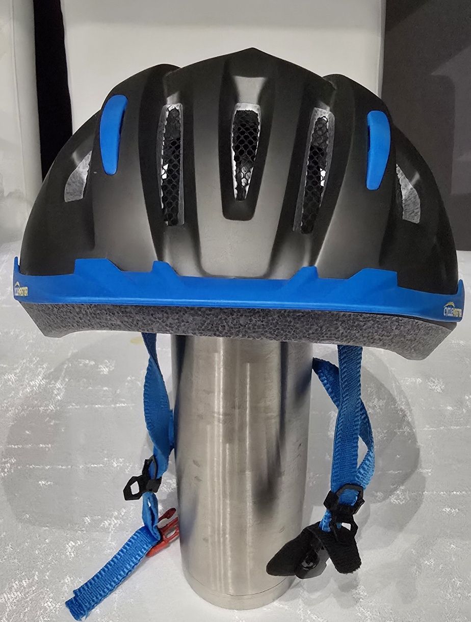 Kask rowerowy NOWY z lampką z tyłu