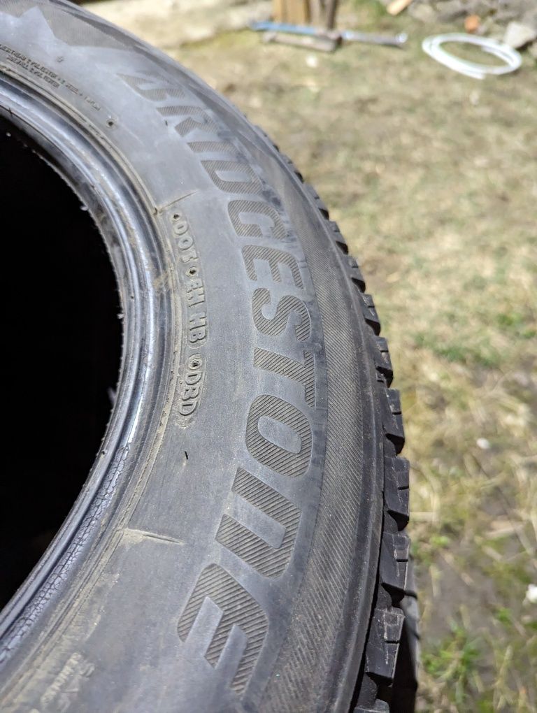 Bridgestone Blizzak 215/65/r16