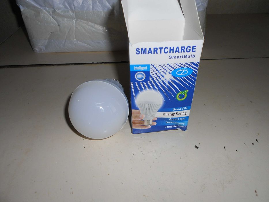 Продам перезаряжаемую LED лампочку 7 W.