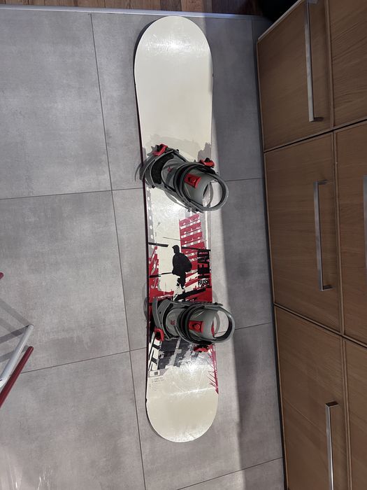 Snowboard Head Rush 155 cm z wiazaniami