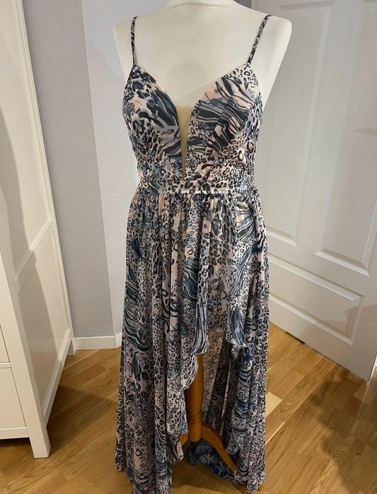 Delikatna długa suknia asymetryczna bride od lou. Góra sukienki jest u