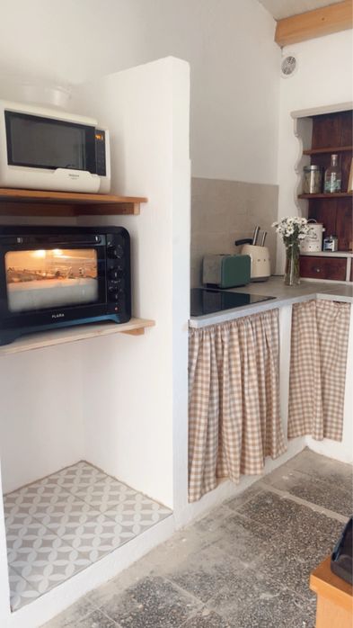 Vendo pequena quintinha parcialmemte remodelada