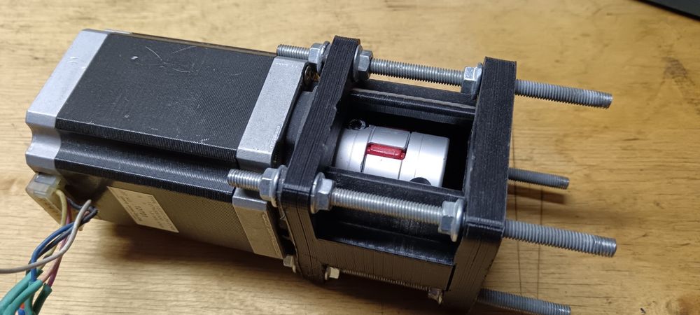 Silnik krokowy Sanyo Denki 3A typ Nema 23