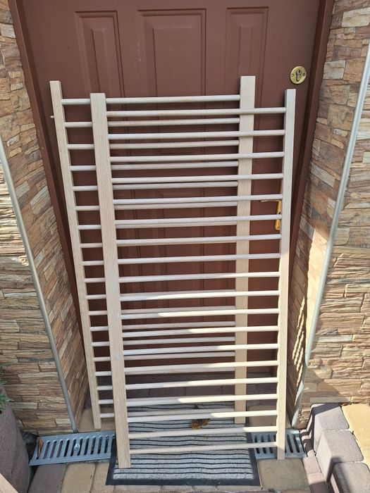 barierka elementy z łóżeczka do zabezpieczenia