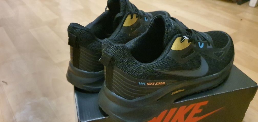 Распродажа!!Кроссовки фирмы Nike zoom, весна-лето