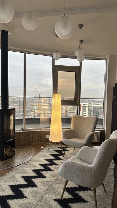 Стильний пентхаус з власною терасою та панорамним видом