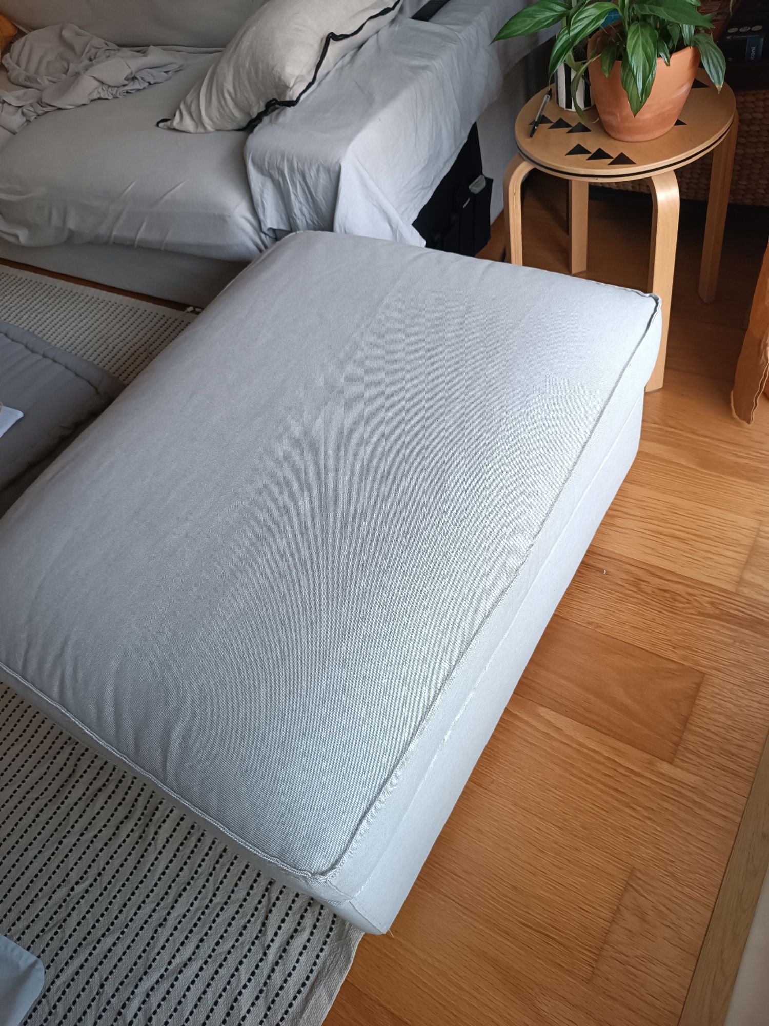 Pufe/ repousa pés Kivik da Ikea
