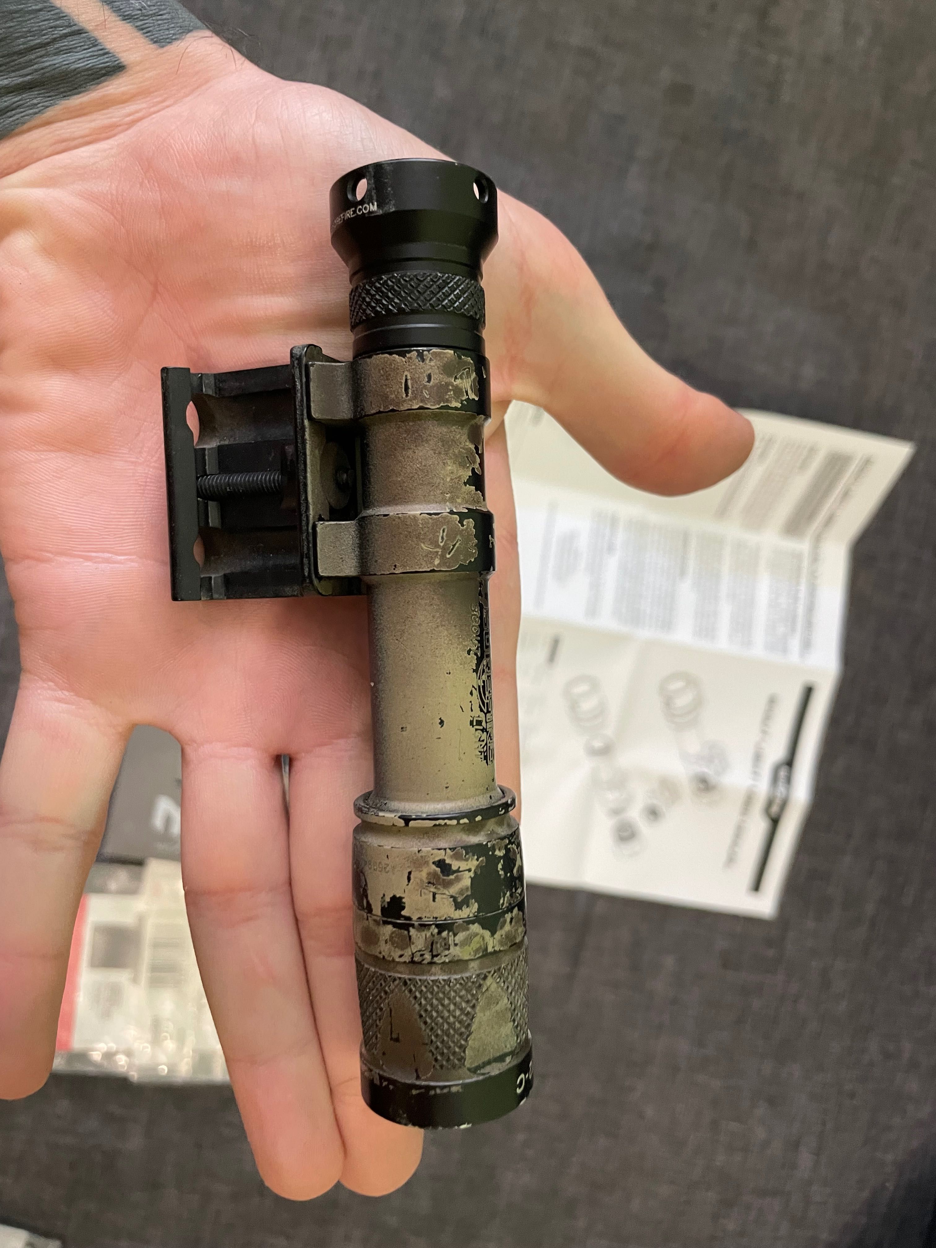 Latarka na broń Surefire M612V