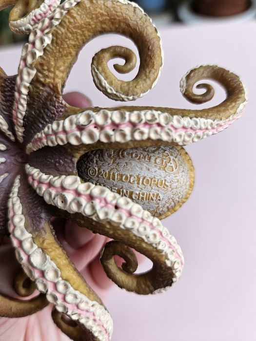 Колекційні фігурки, різних відомих фірм.