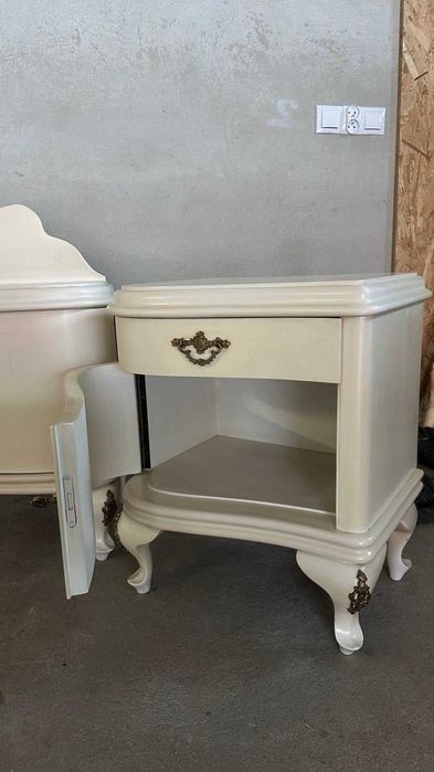 Kpl mebli włoskich toaletka 2 szafki nocne i 2 pufy Wysylka dowoz