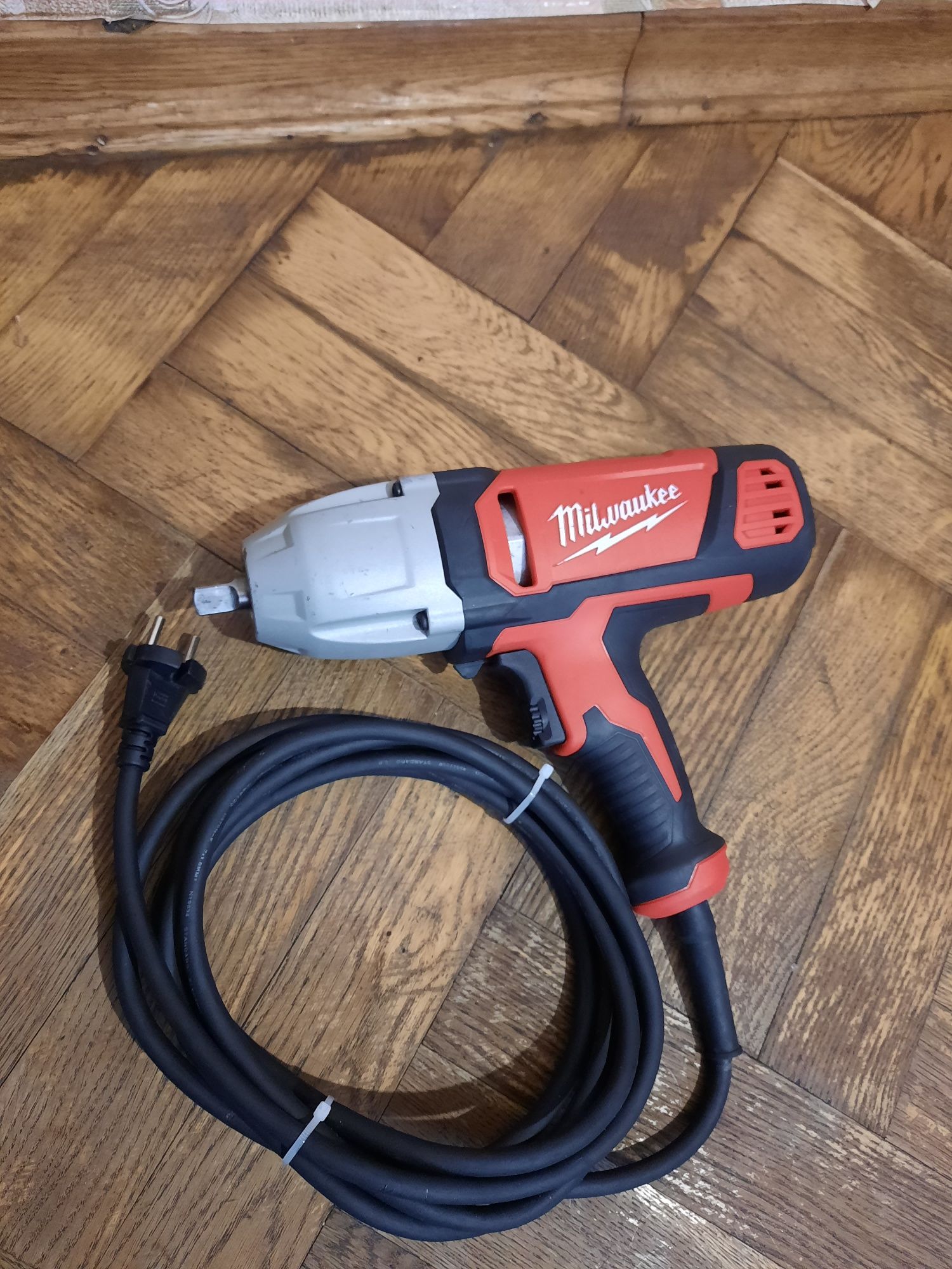 100% оригінал(2023)!!Ударний гайковерт MILWAUKEE IPWE 400 R,725вт