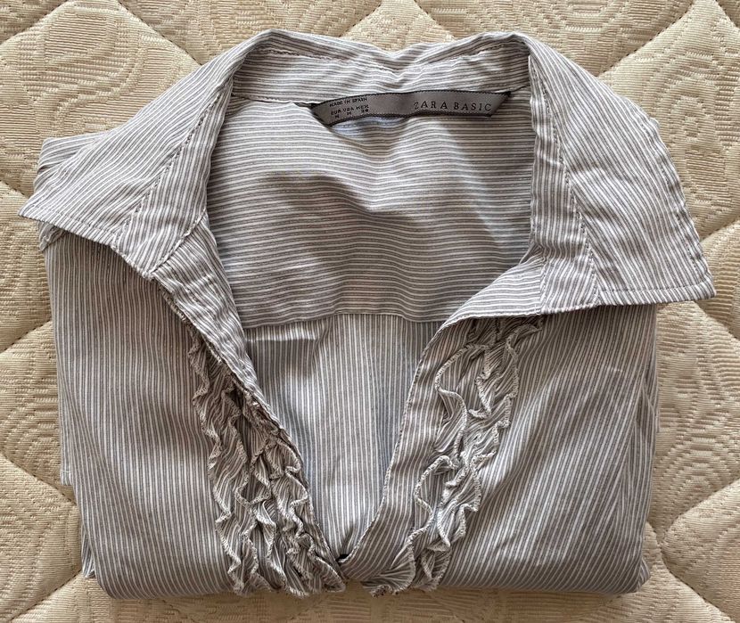 Blusa brilhante de manga 3/4 da Zara