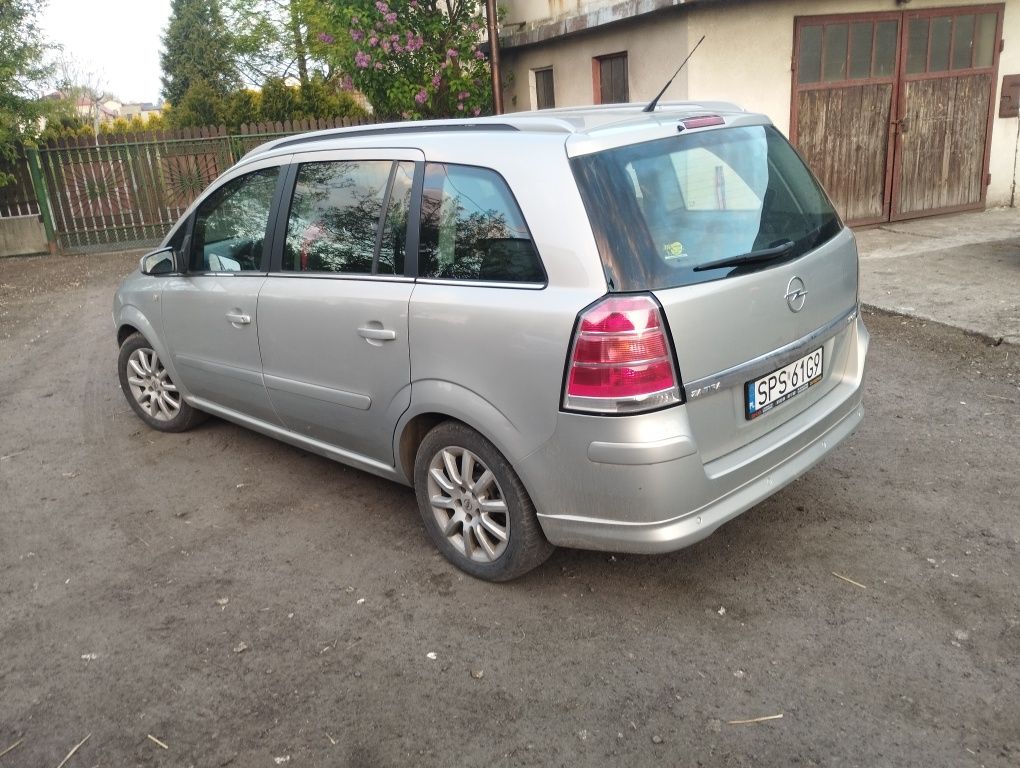 Opel Zafira B 1.9 150 kM stan b.dobry