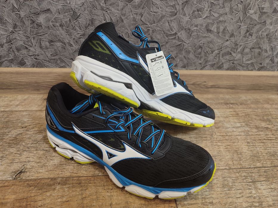 Кросівки чоловічі Mizuno