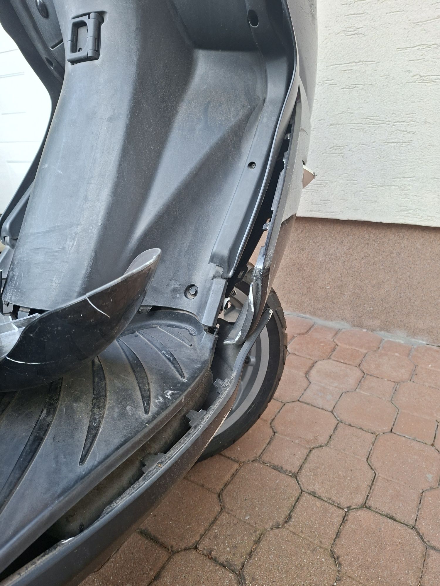 Sprzedam uszkodzony peugot sitistar 200
