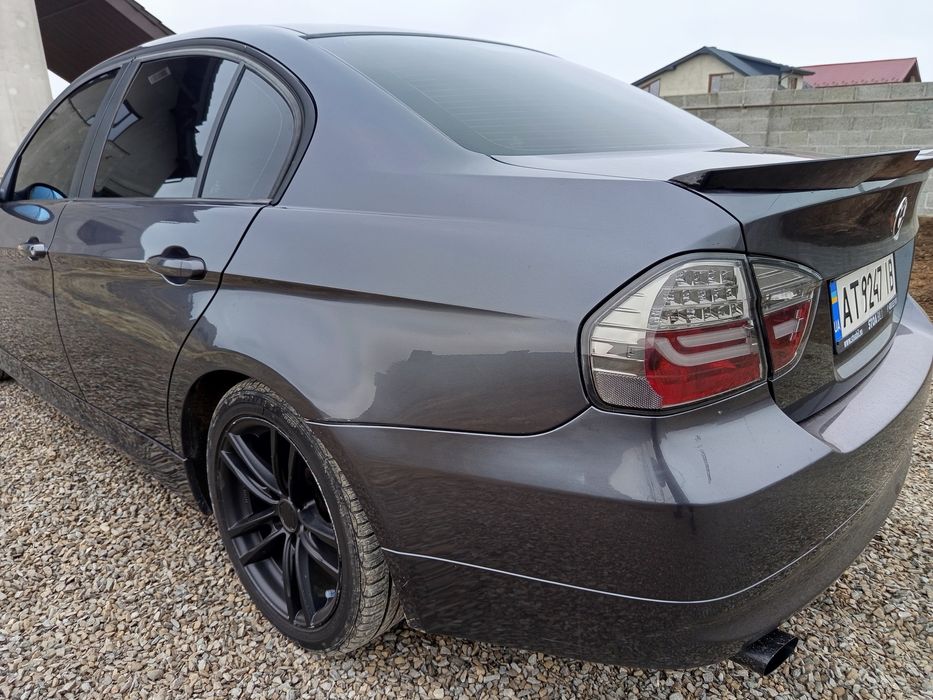 BMW E90 318I.2.0