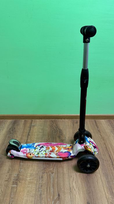 Самокат дитячий для дівчинки