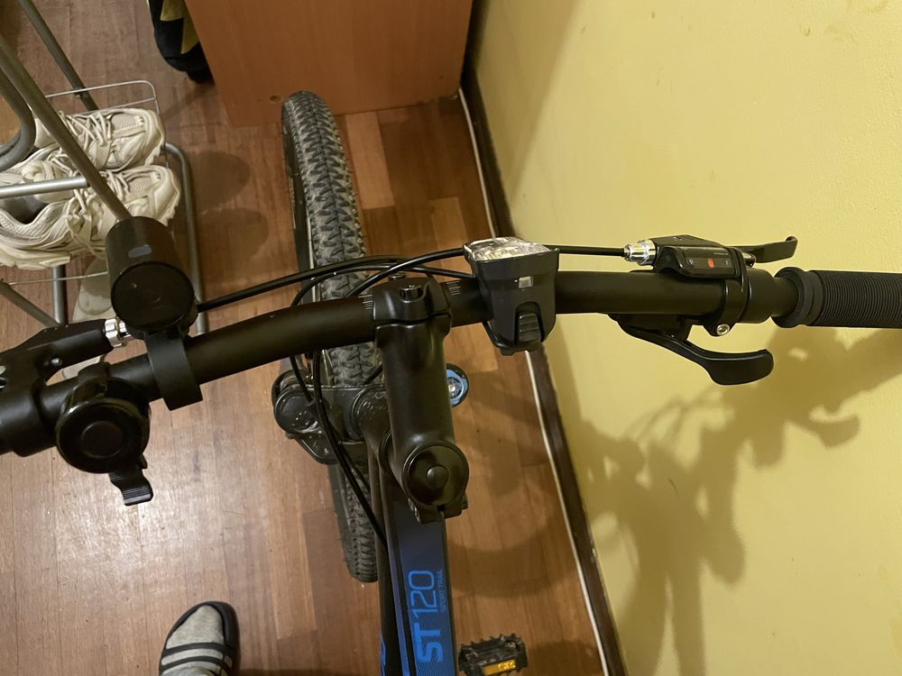 Bicicleta Rockride com luvas, chaves de aperto e tranca
