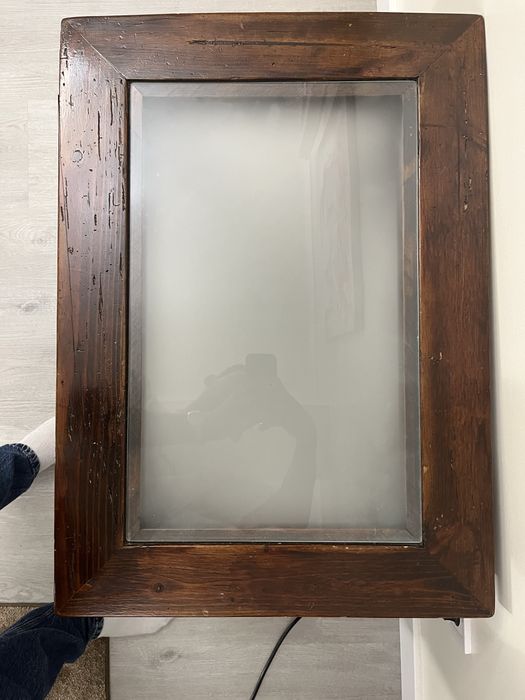 Mesa de madeira com vidro novo