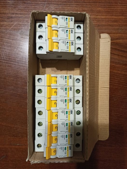 Автоматичні вимикачі IEK