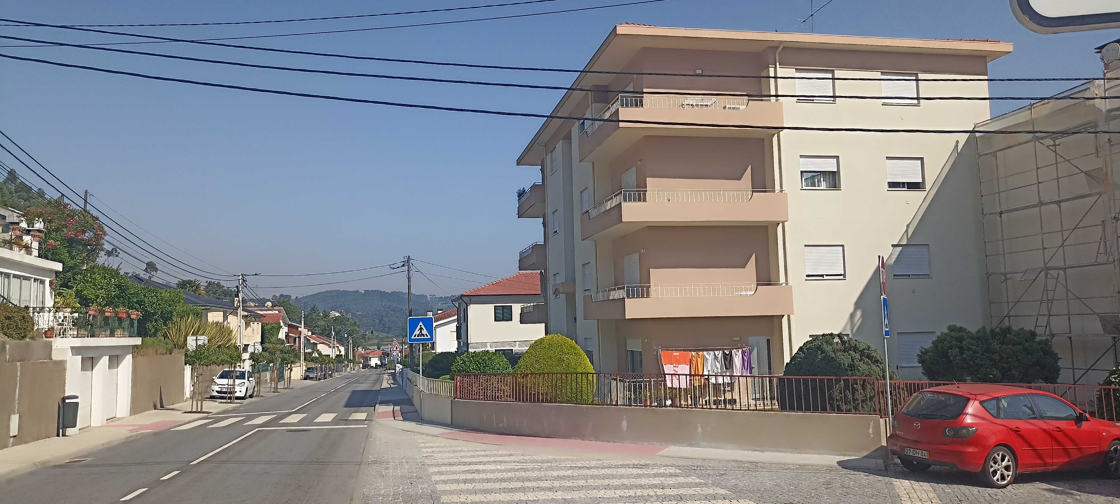 Apartamento T2/ Loja, Aldão, Guimaraes