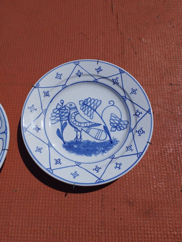 Prato de pendurar. Pombo. pintado á mão Azul.