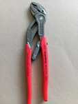 KNIPEX SmartGrip
Szczypce klucz z regulacją automatyczną 250 mm