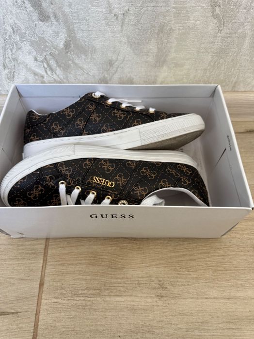 Кеди Guess в гарному стані