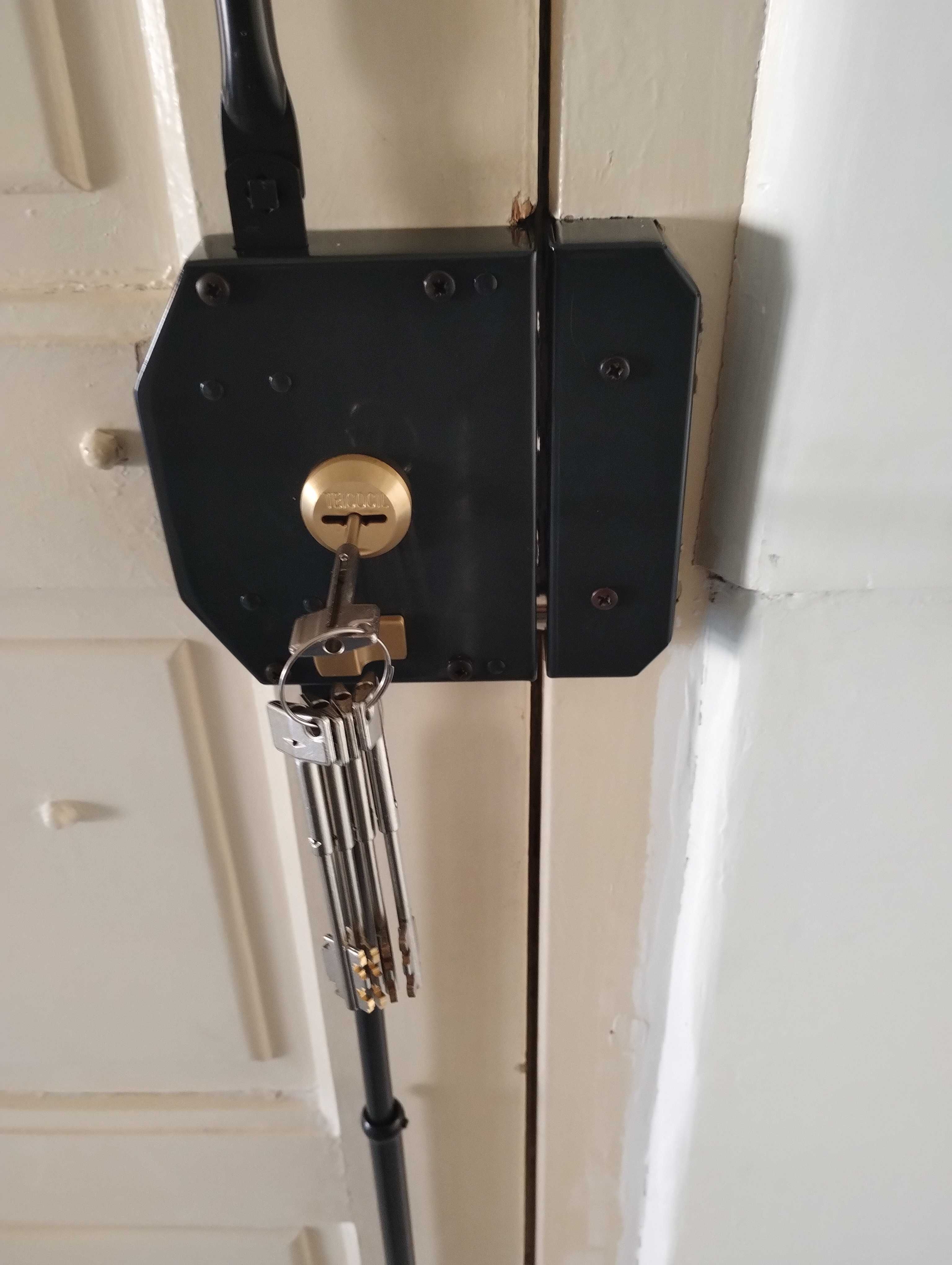 Mudança fechaduras, segredo chaves, reparação, portas, chaveiro